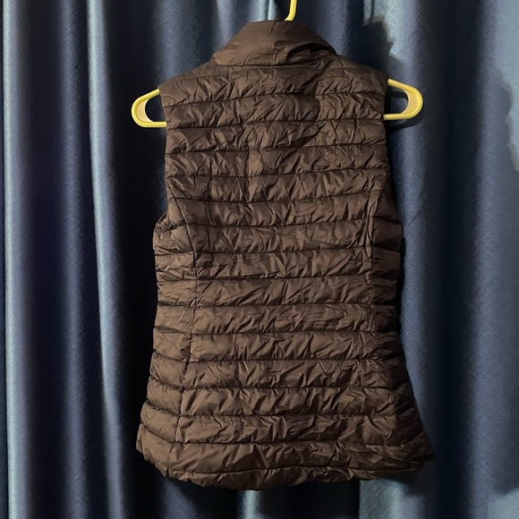 Old Navy Quilted Black Vest - Picture 2 of 4